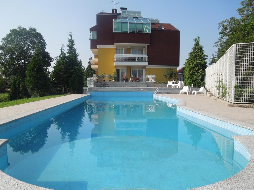 Lägenhet på 50 m² i Maksimir, med 1 sovrum och 1 badrum  Zagreb Exteriör bild